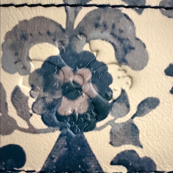 Patricia Nash Blue and Cream Floral Wallet-card holder - Picture 3 of 8